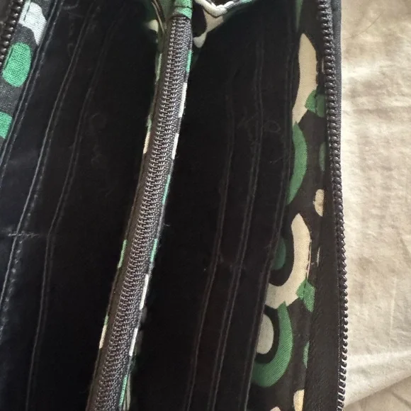 Vera Bradley Floral Quilted Green and White Wallet - Picture 8 of 8
